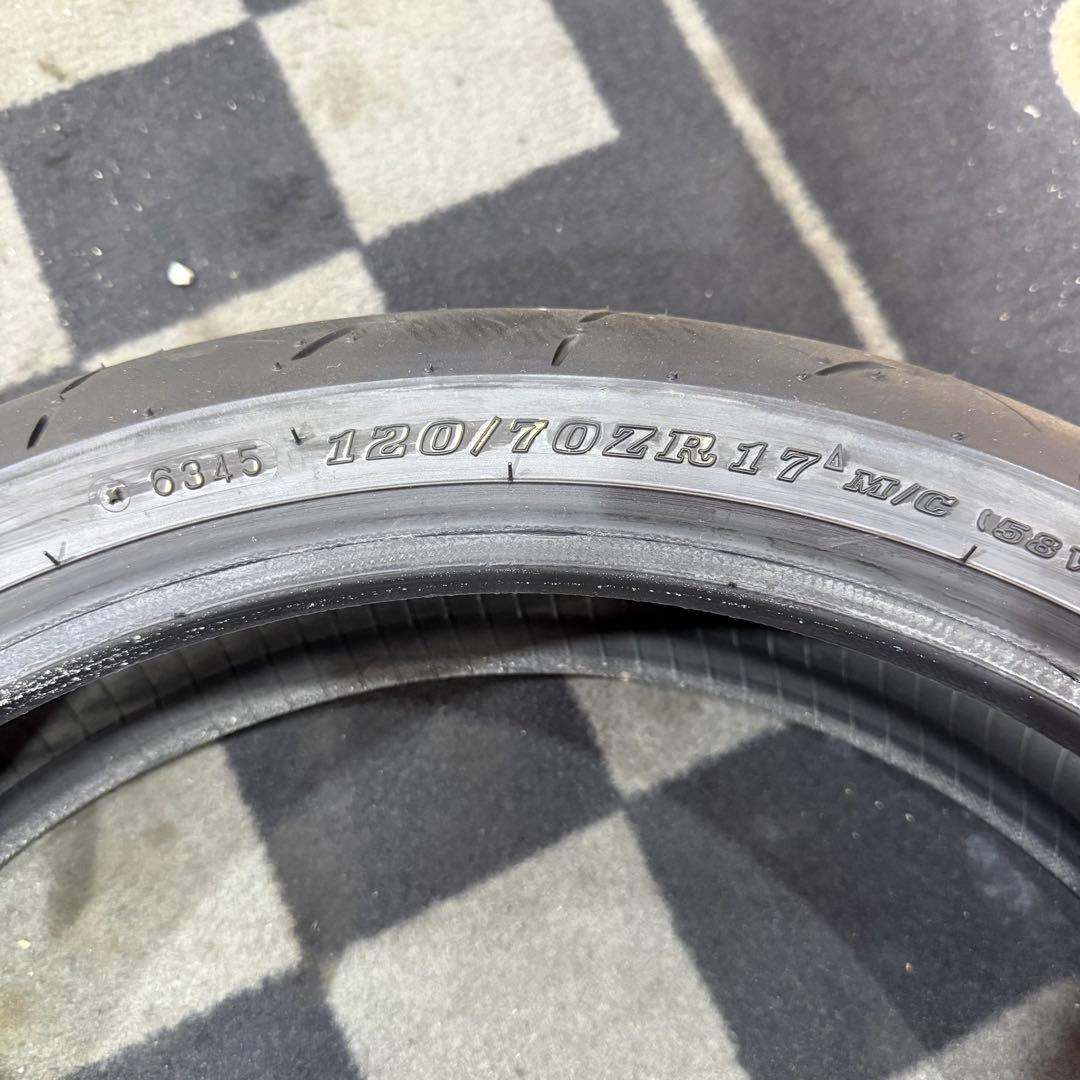 CBR600RRの新車外し前後タイヤ 120/70ZR17と180/55ZR17