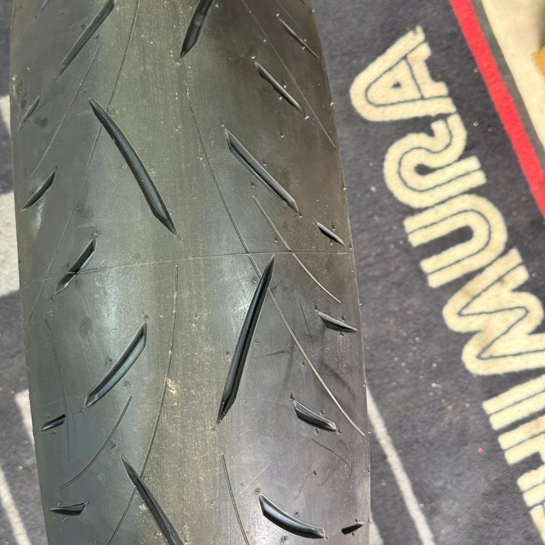 CBR600RRの新車外し前後タイヤ 120/70ZR17と180/55ZR17