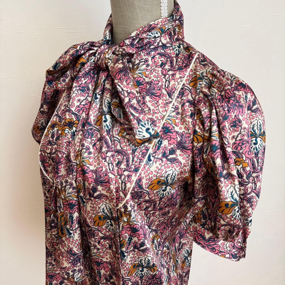美品　STRASBURGO ストラスブルゴ　ボウタイブラウス　花柄　36