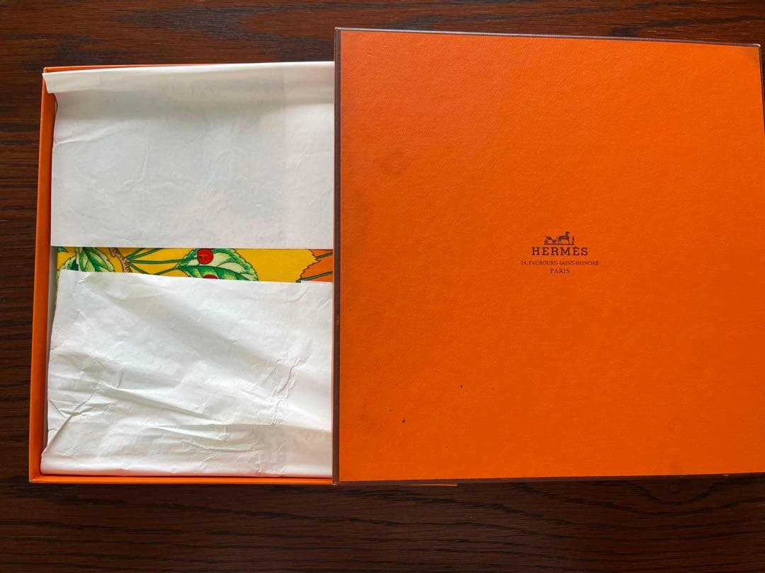 ソレイヌ　HERMES シルクスカーフ