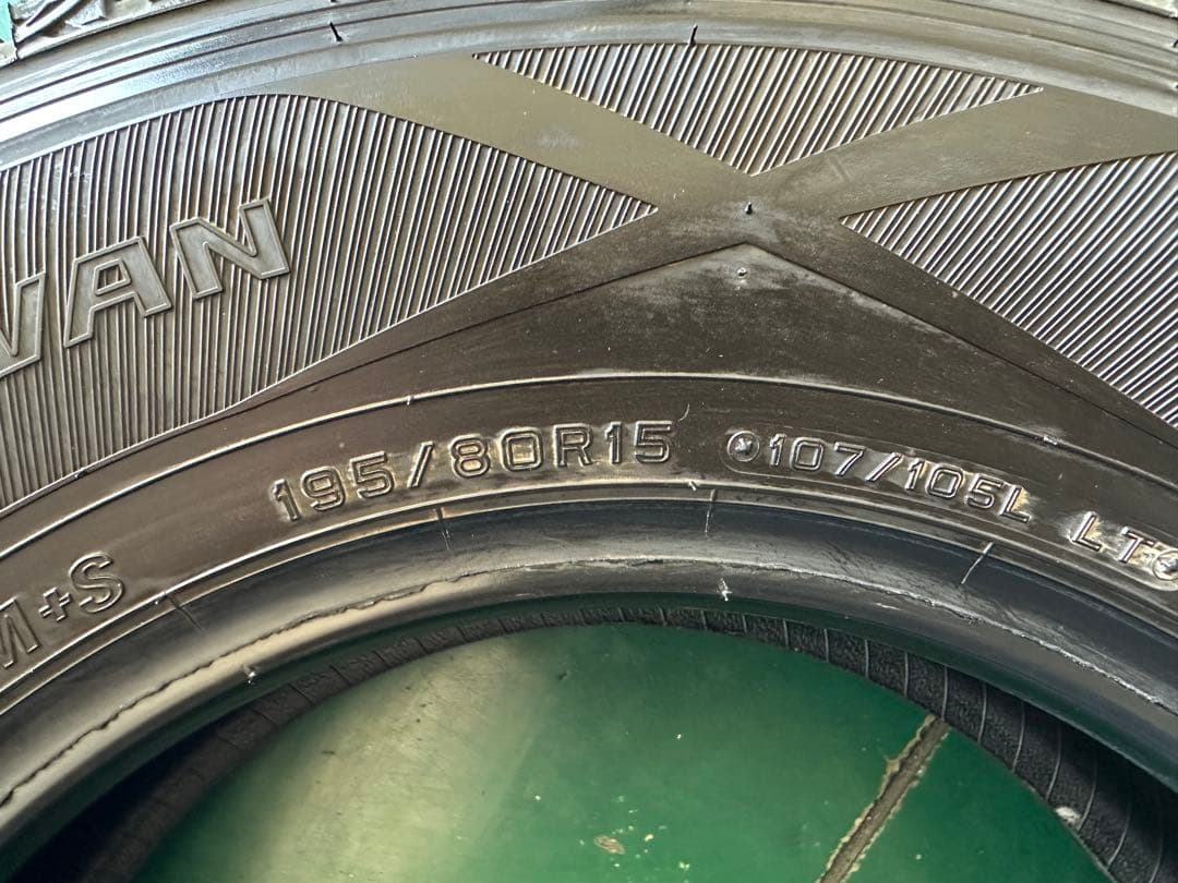 ダンロップWINTER MAXX195/80R15 SV01 4本セット