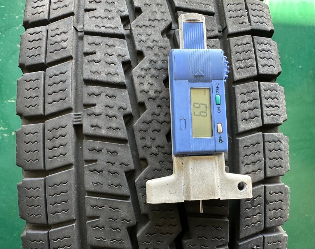 ダンロップWINTER MAXX195/80R15 SV01 4本セット