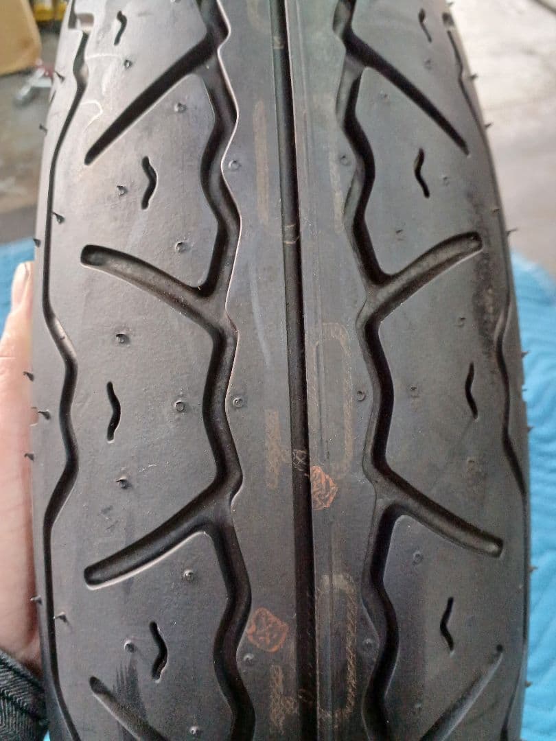 DUNLOP　K300GP 100/90-19 130/80-18二本セット！