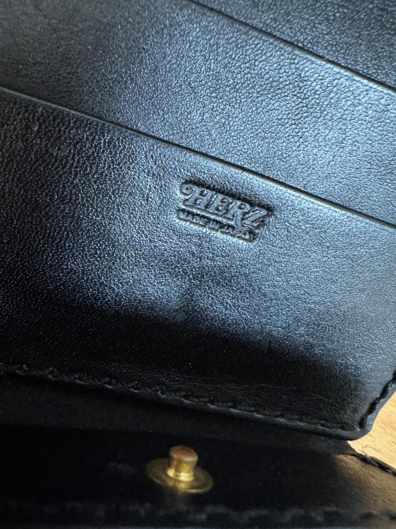 新品同様●HERZ ヘルツ ライトウォレット WS-1 ブラック 二つ折り財布