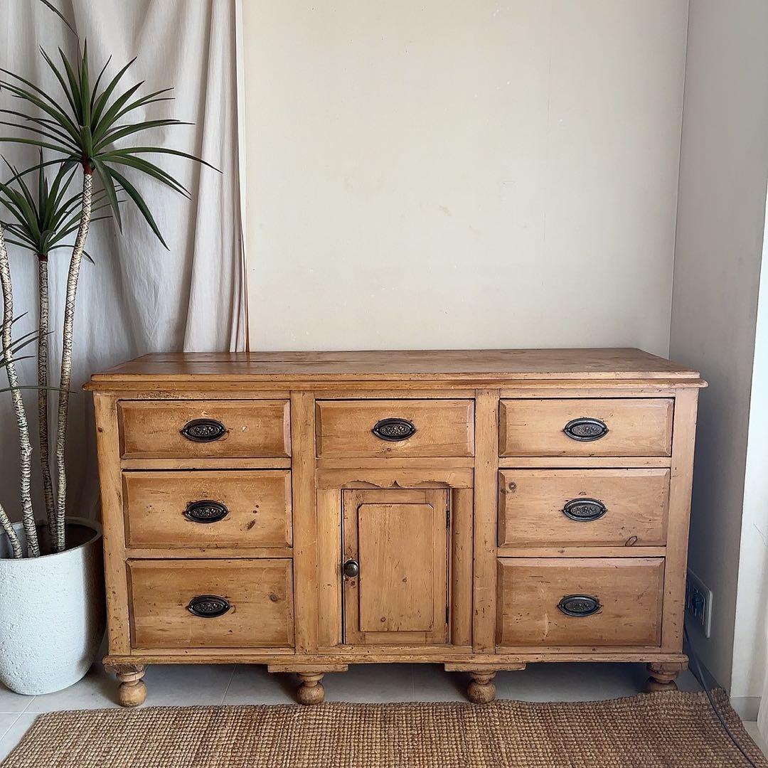 イギリス　アンティーク　シェルフ　サイドボード　キャビネット　英国　カップボード