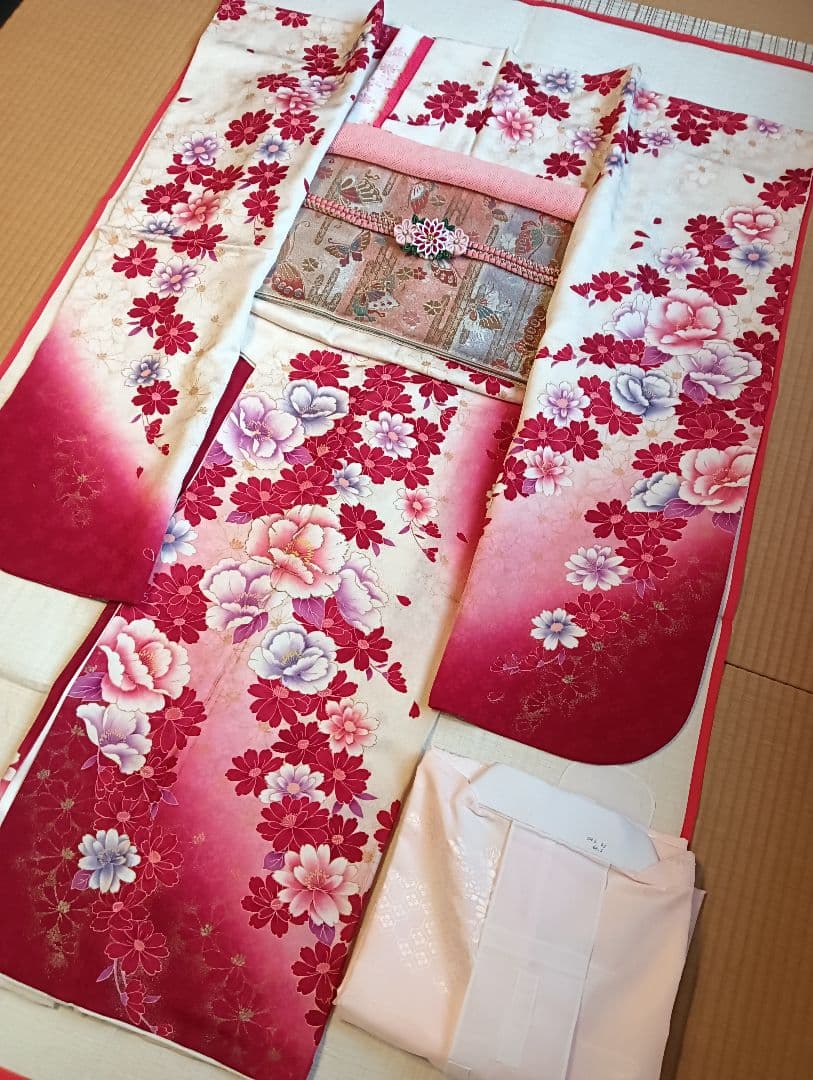 振袖フルセット　未着用　現代柄　深い赤　花づくし　極美品　丈165 裄67