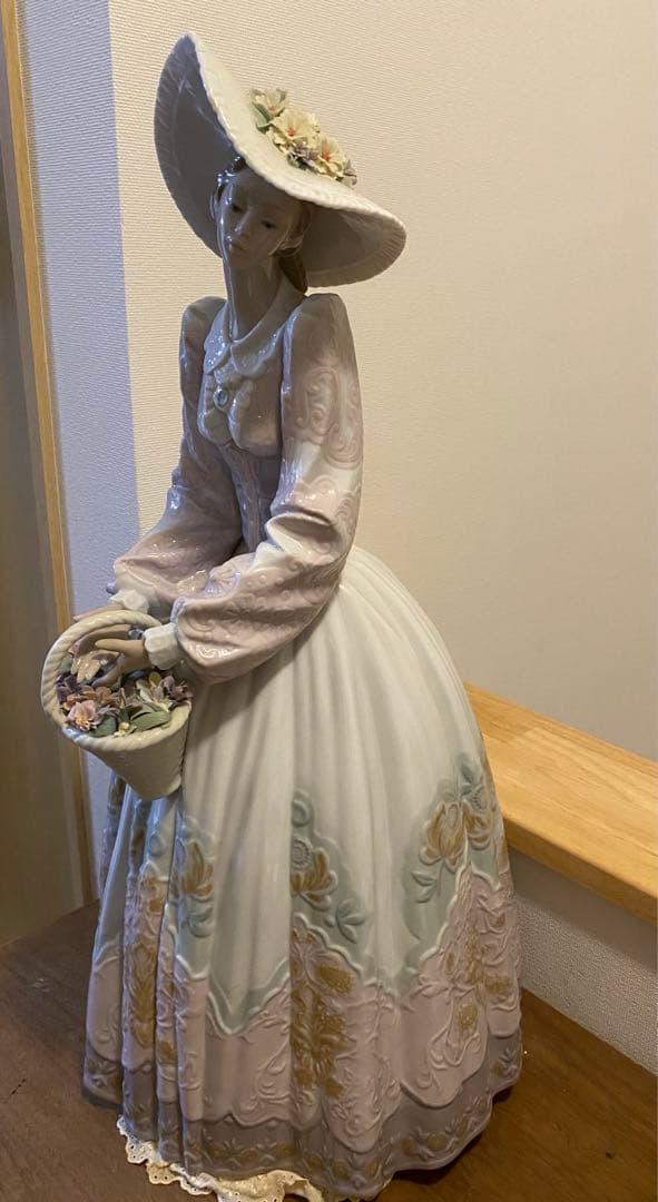 リアドロ　Spring Courtship 台座付　箱無し