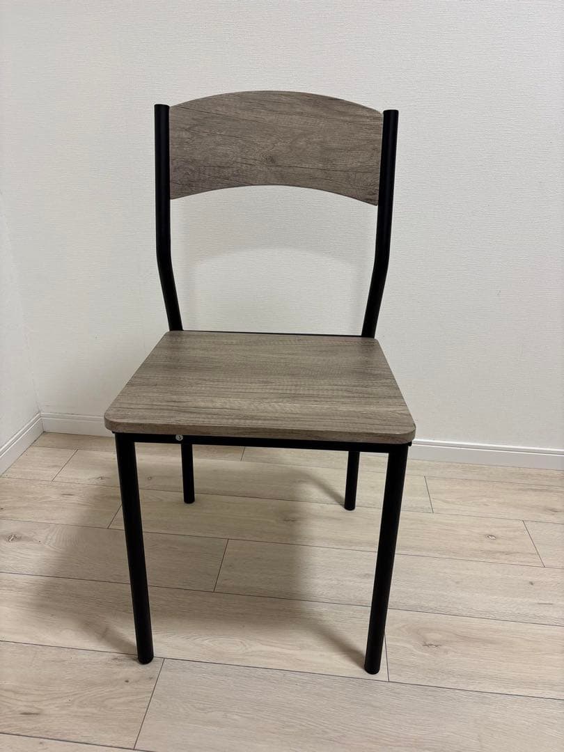 ダイニングテーブルと椅子4脚セット