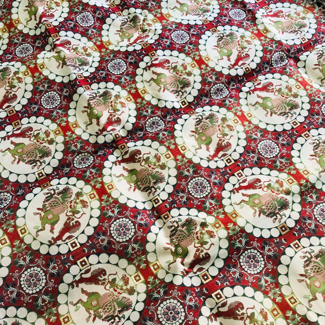 3 龍村美術織物　獅子狩文様錦　120×130センチ　法隆寺