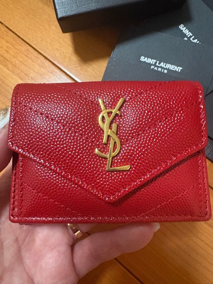 未使用級SAINT LAURENT ミニレザー三つ折り財布カサンドラ
