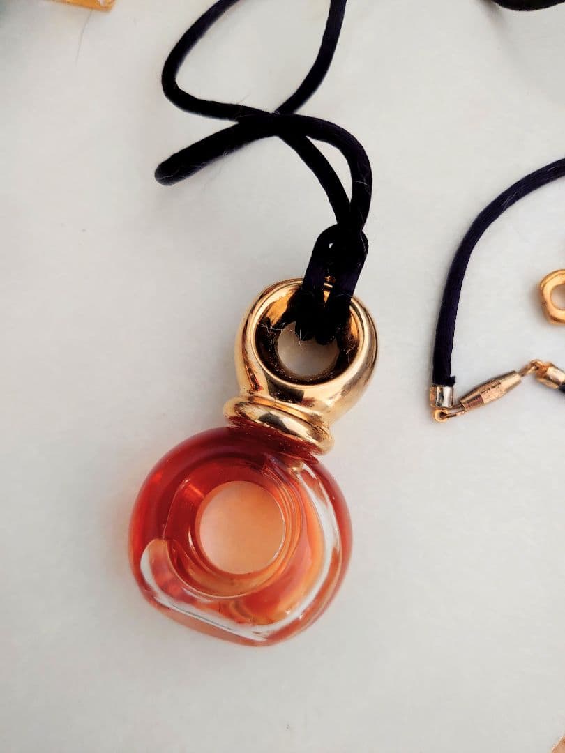 香水　ビジャン　bijan ガラス ペンダント ネックレス 未使用