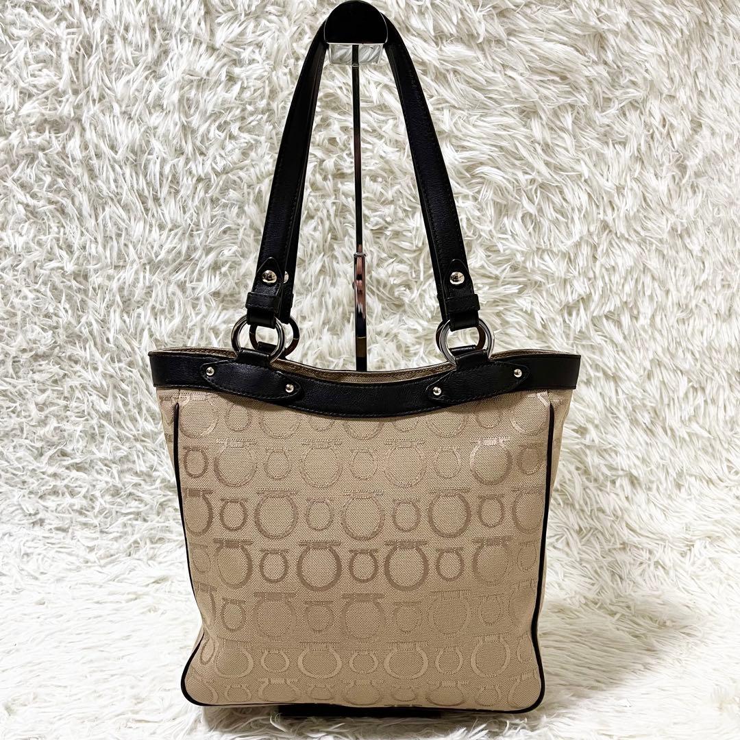 ✨美品✨サルヴァトーレフェラガモ トートバッグ レザー ガンチーニ シルバー金具