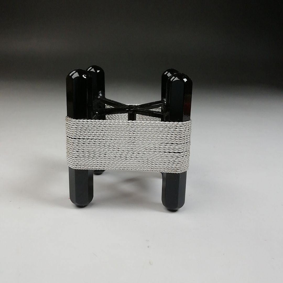 Ｔ９６３　蓋置　『黒漆　銀線糸巻』『井波慶州 作』　共箱　茶道具