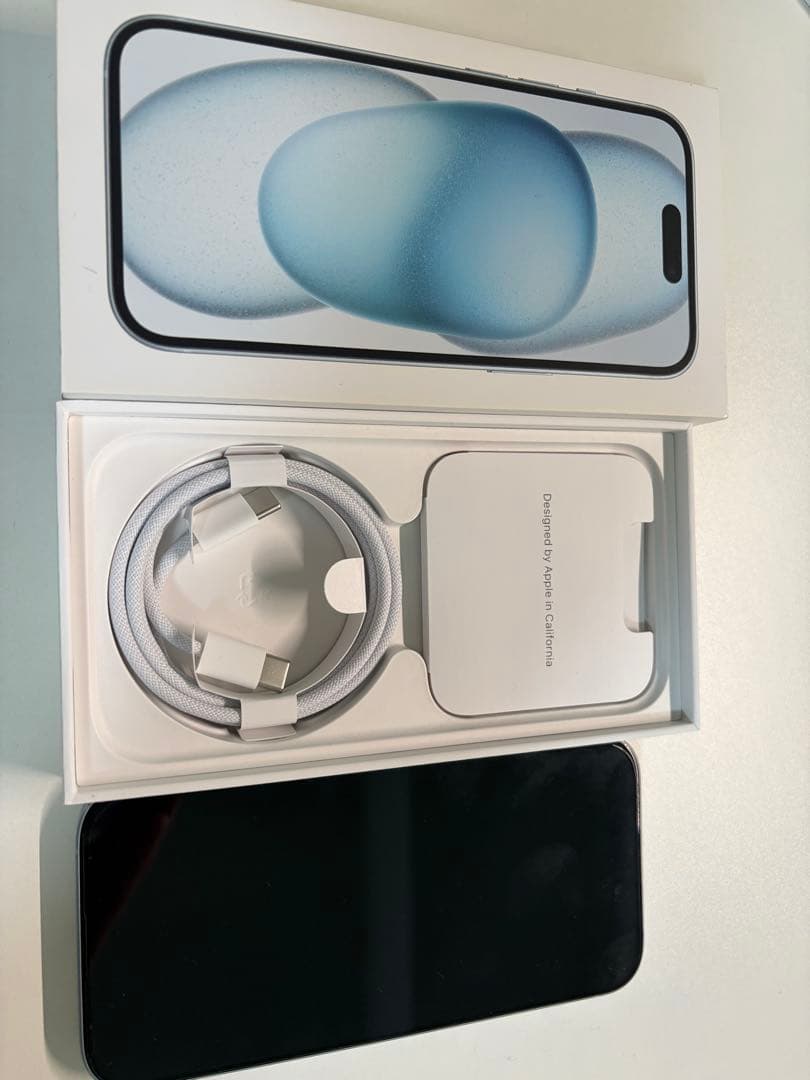 Apple iPhone15ブルー