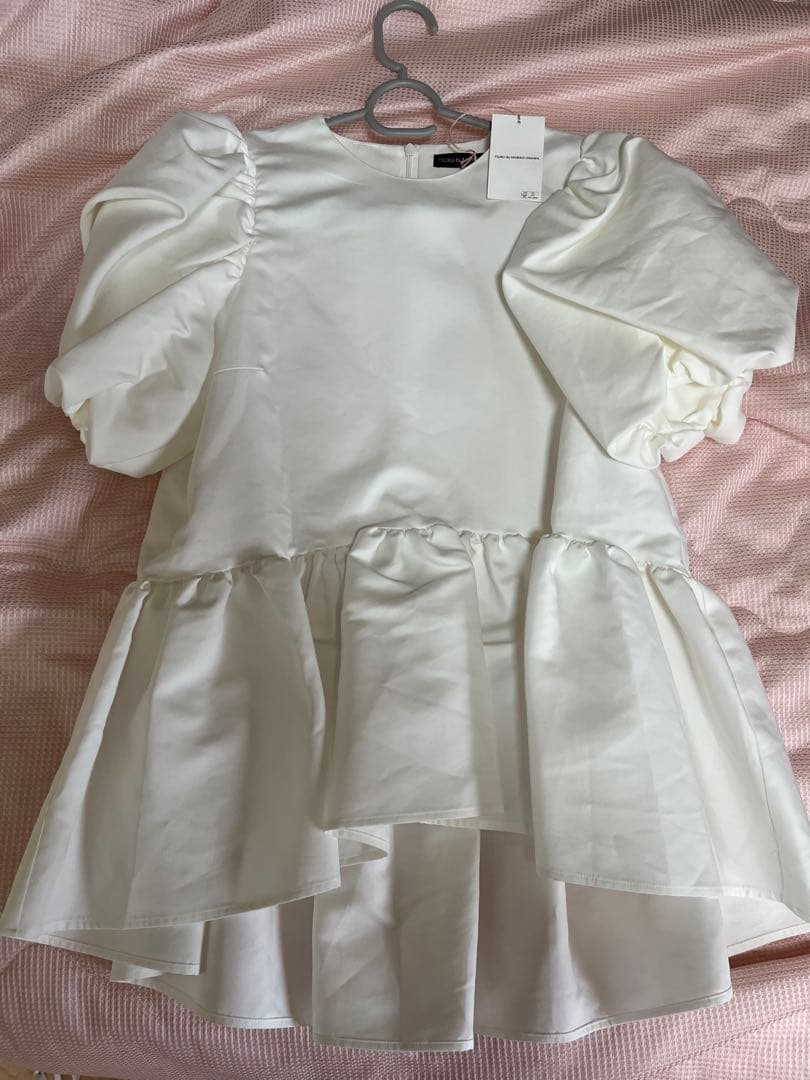 ツルバイマリコオイカワ♡Eleonore ホワイトペプラムトップス