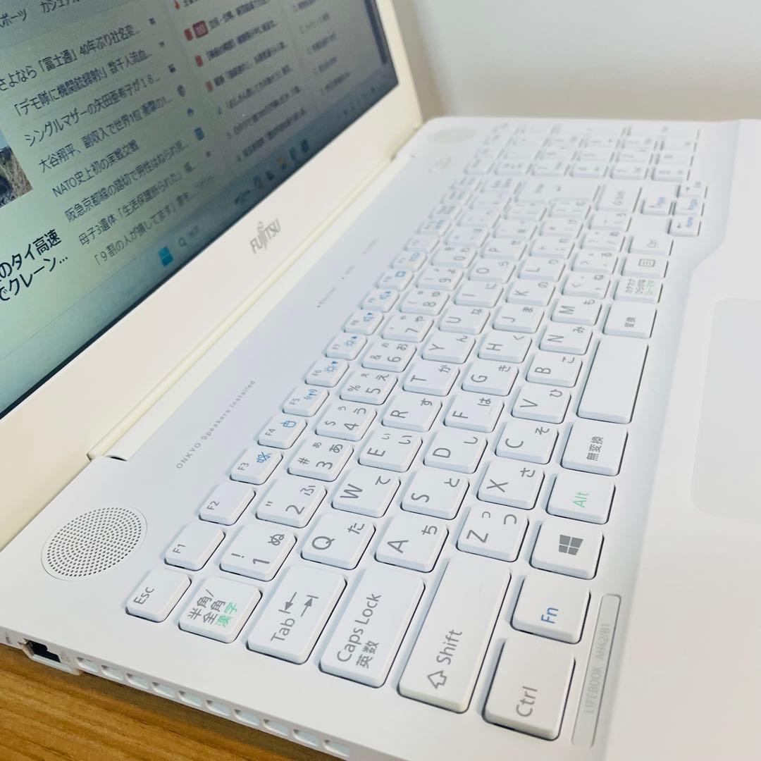 設定済みすぐ使えるホワイトノートSSD256ギガカメラWin11オフィスDVD