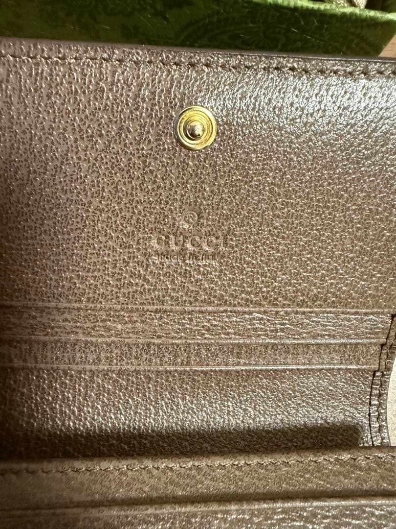 ほぼ未使用GUCCIオフディア２つ折り財布