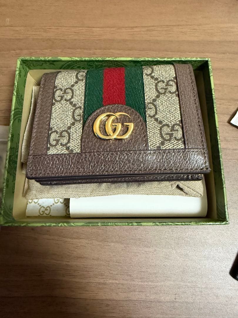 ほぼ未使用GUCCIオフディア２つ折り財布