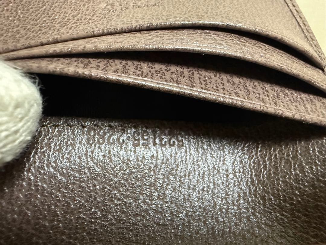ほぼ未使用GUCCIオフディア２つ折り財布