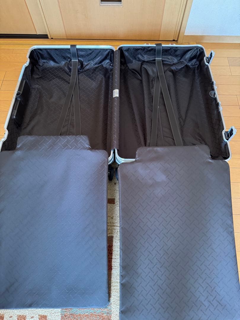 リモワ製限定品　ルフトハンザボーイング747-8 85L 電子タグ付きモデル