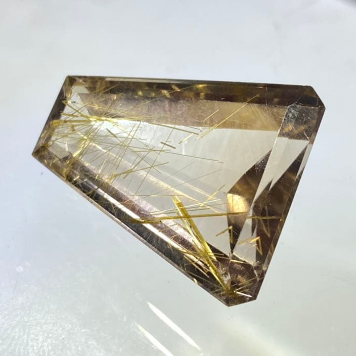 （RR2）高品質ルチルクォーツ テーパーバケットカットルース 大粒