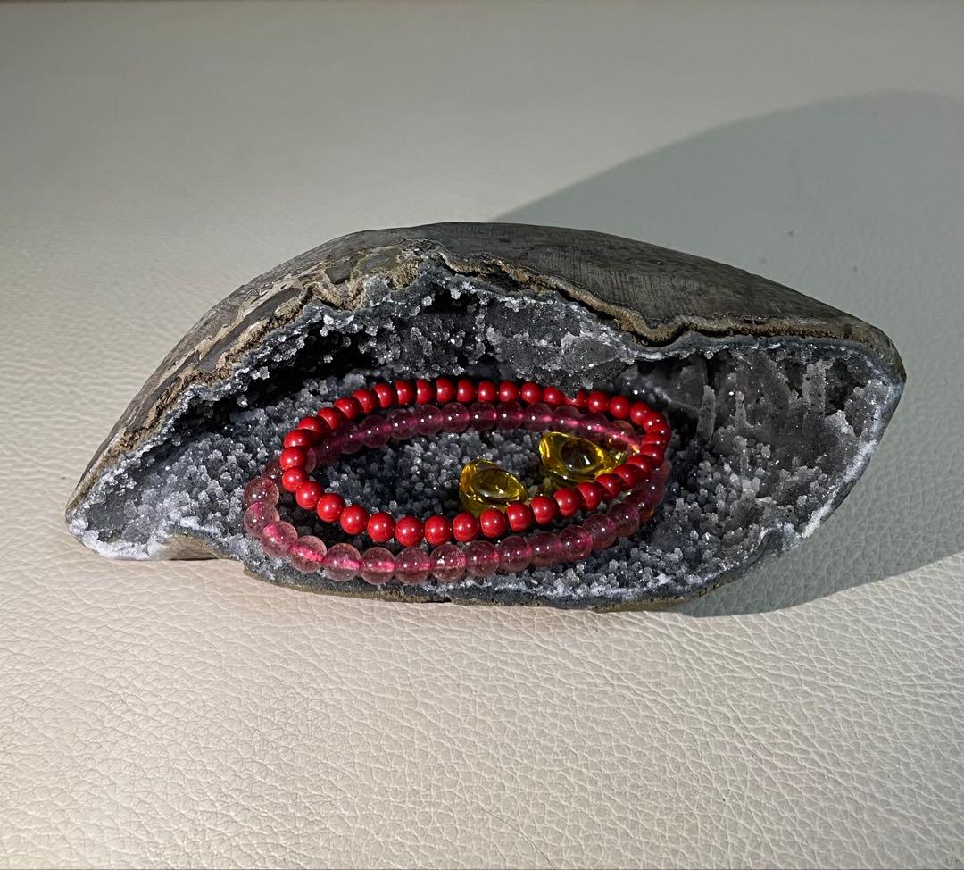 ブラックギャラクシーアメジストドーム ドゥルージー 山型 森模様 ジオード 晶洞
