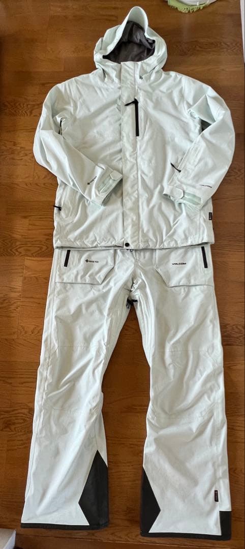 Dです。VOLCOM LサイズGORE-TEXスノーボードウェア上下SET