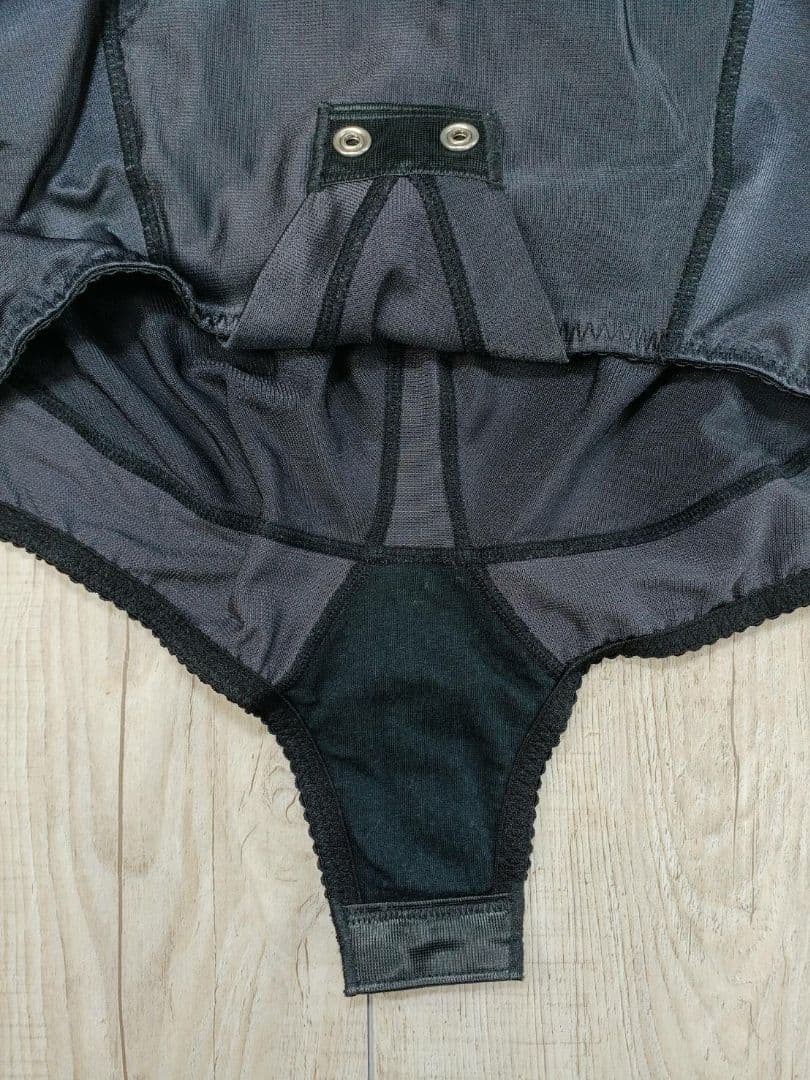 美品 マルコ　カーヴィシャス ボディスーツ F75 L/黒/カレス/443