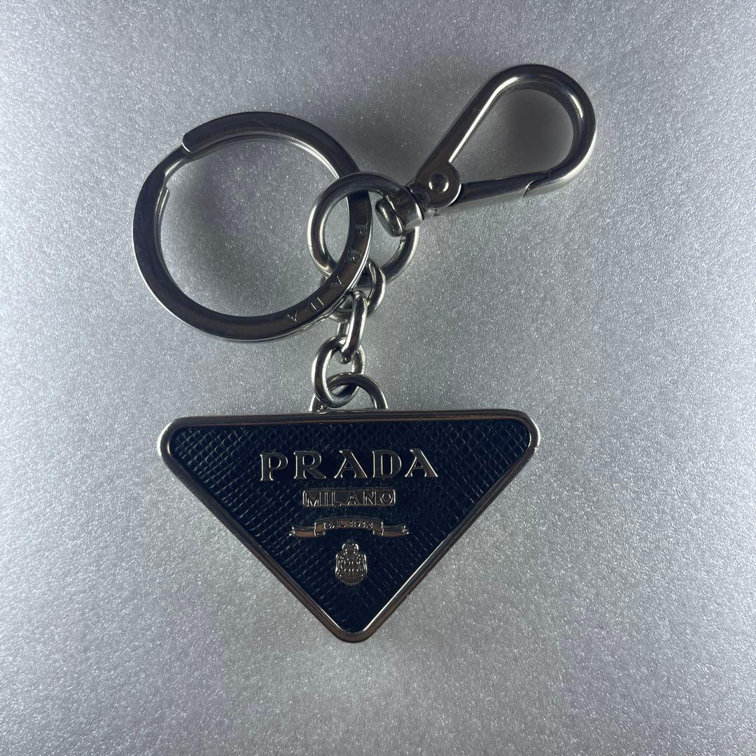 【美品】PRADA プラダ サフィアーノ トライアングルロゴ レザーキーリング
