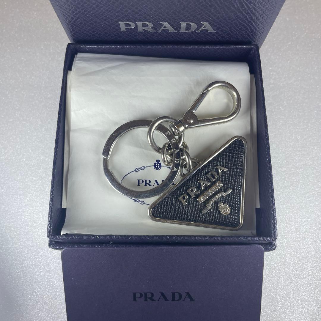 【美品】PRADA プラダ サフィアーノ トライアングルロゴ レザーキーリング