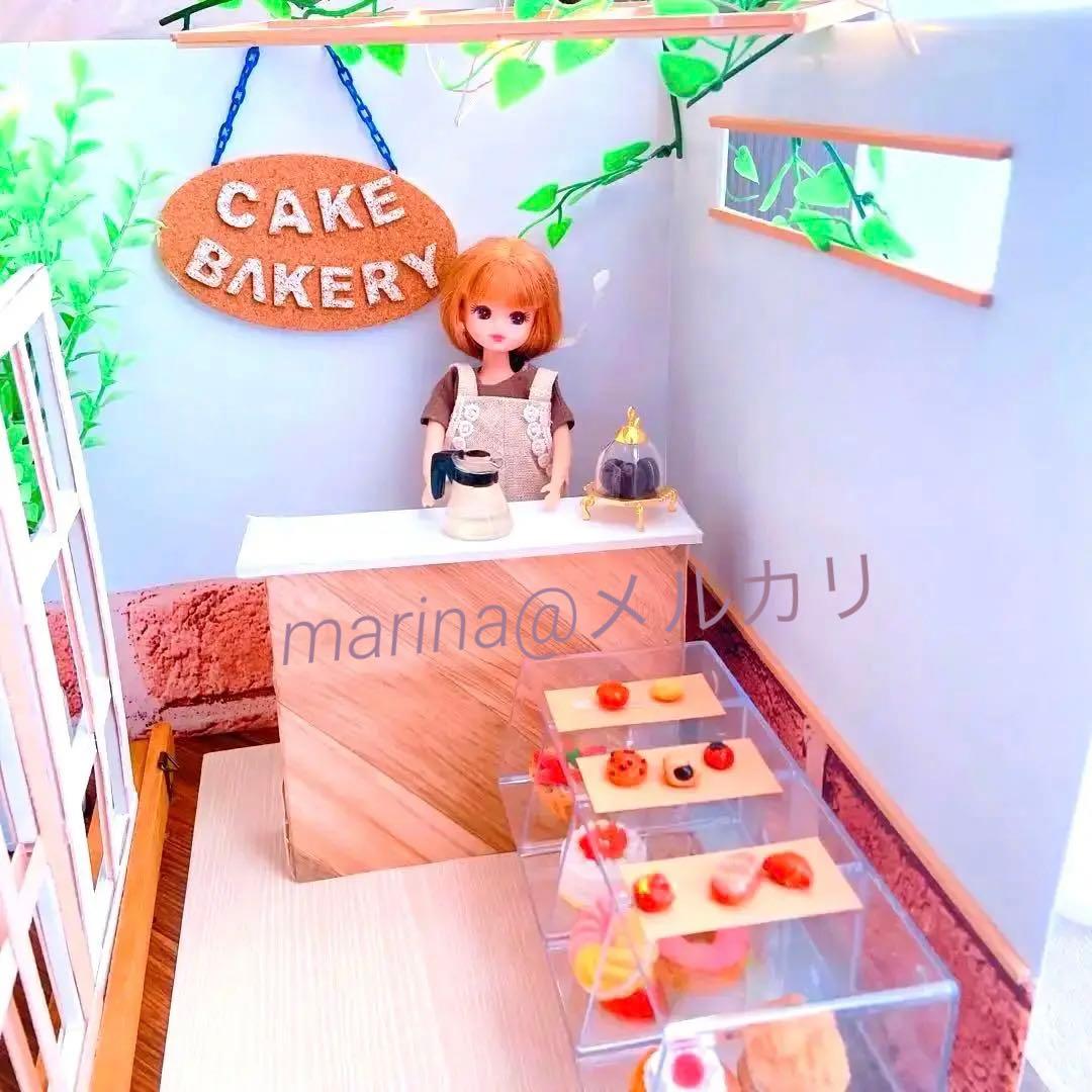 ドールハウス　ケーキ屋さん　ライトつき　ハンドメイド　ケーキ　など　小物付き！