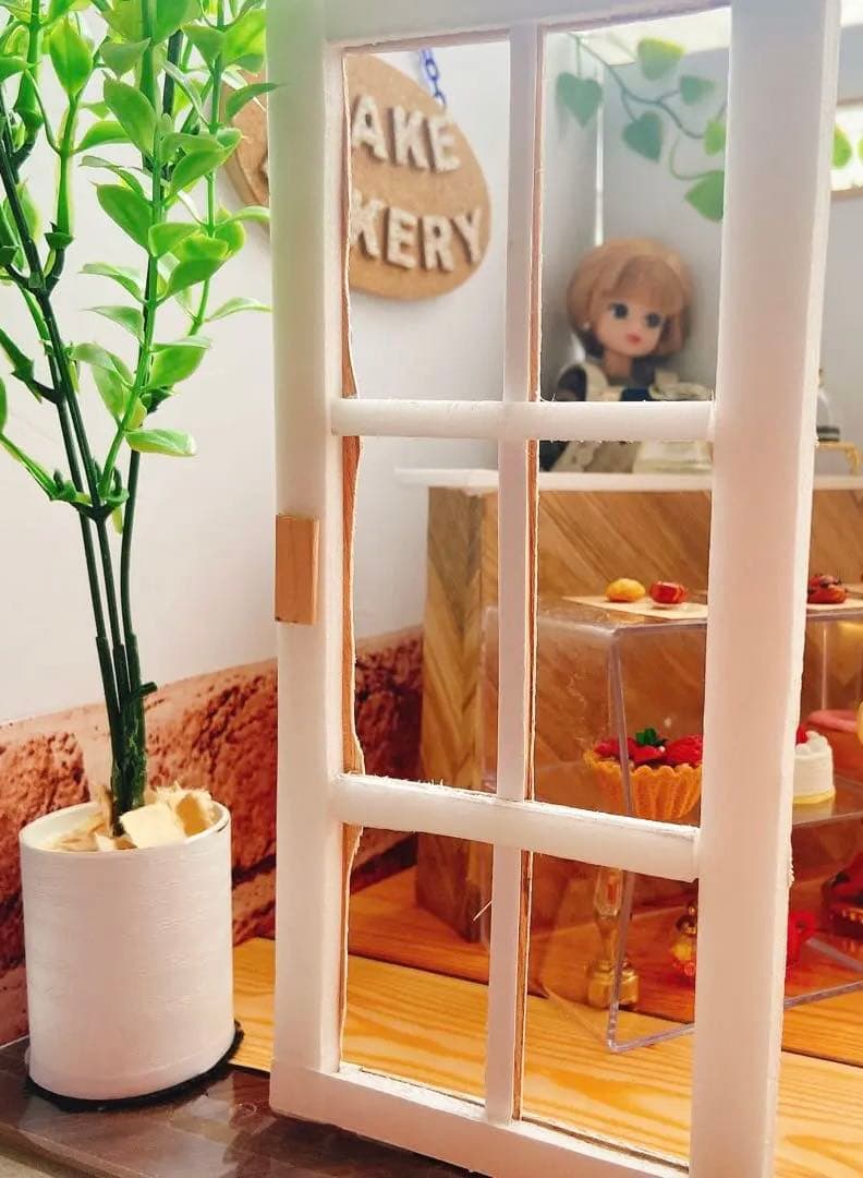 ドールハウス　ケーキ屋さん　ライトつき　ハンドメイド　ケーキ　など　小物付き！