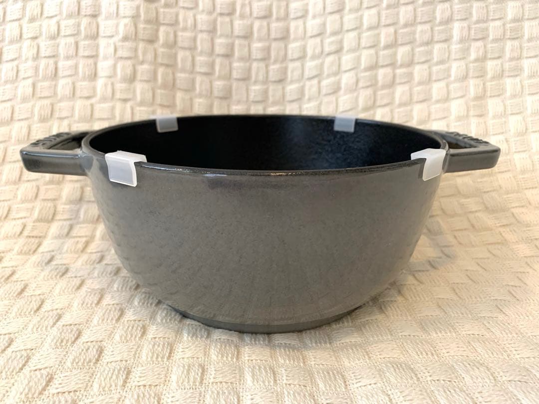STAUB ストウブ　ワナベ　M グレー　極美品　18cm