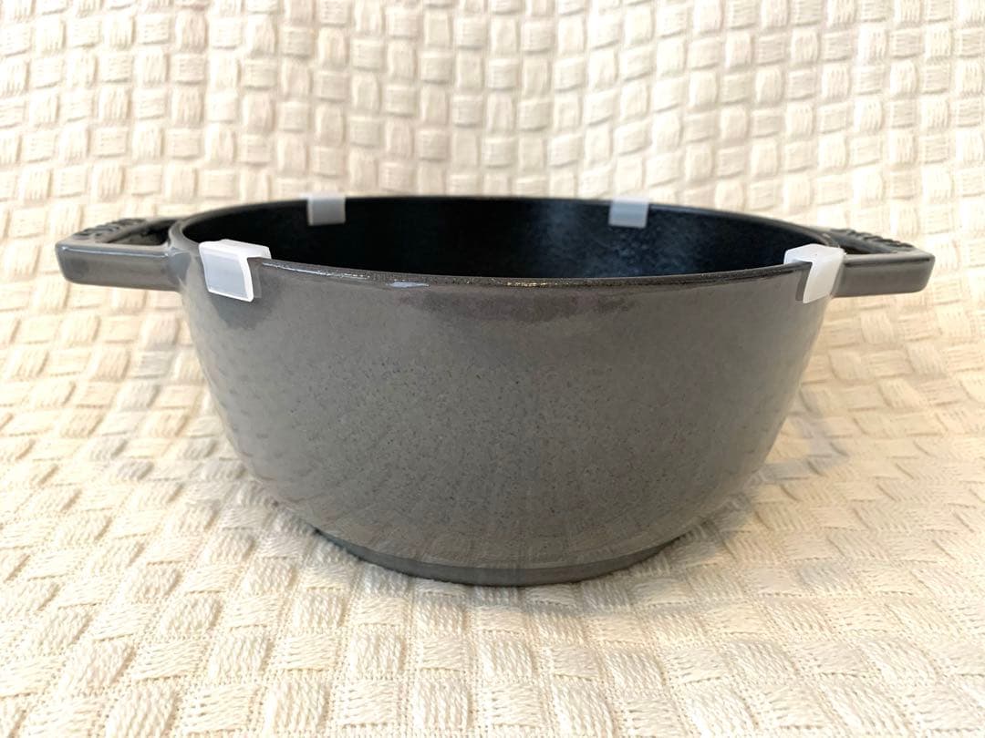 STAUB ストウブ　ワナベ　M グレー　極美品　18cm