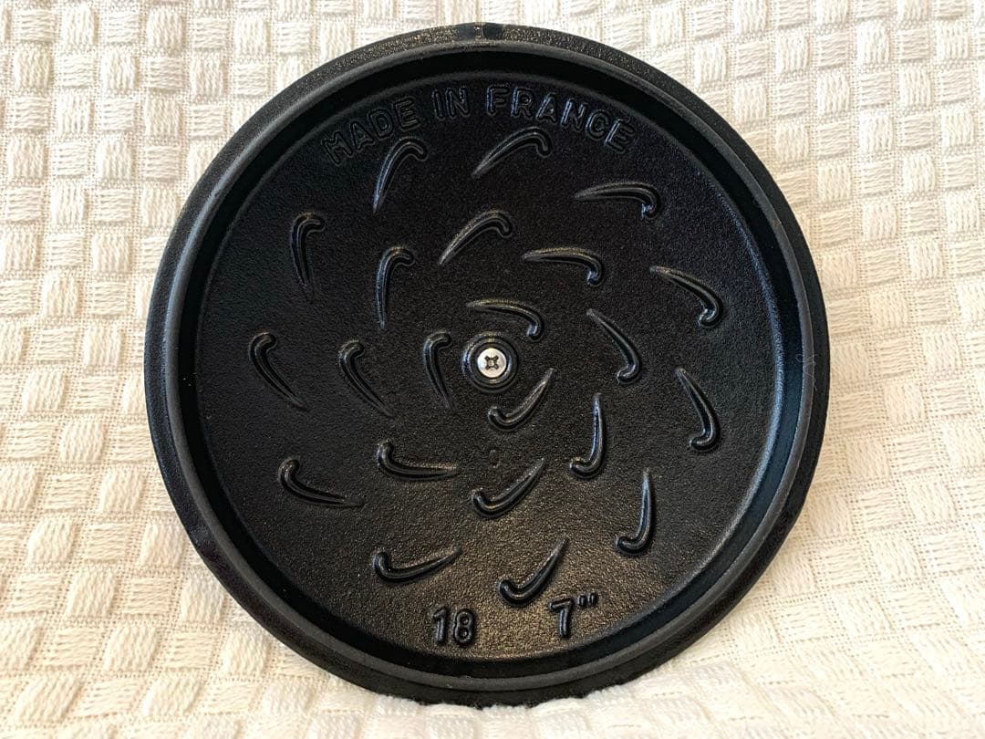 STAUB ストウブ　ワナベ　M グレー　極美品　18cm