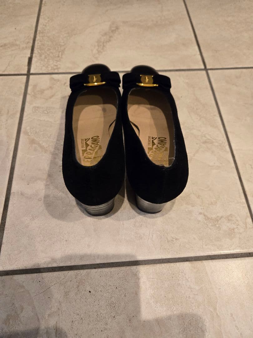 J*y様 Ferragamo ブラック パンプス リボン付き　24㎝