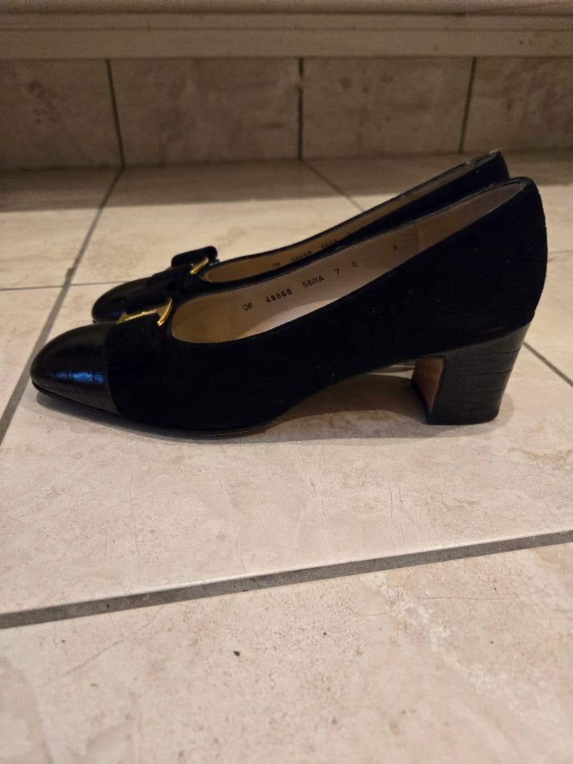 J*y様 Ferragamo ブラック パンプス リボン付き　24㎝
