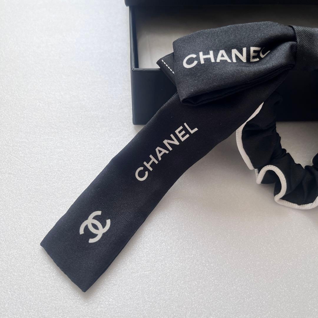 CHANEL 23P ロゴ ココマーク リボン シュシュ ブラック × ホワイト