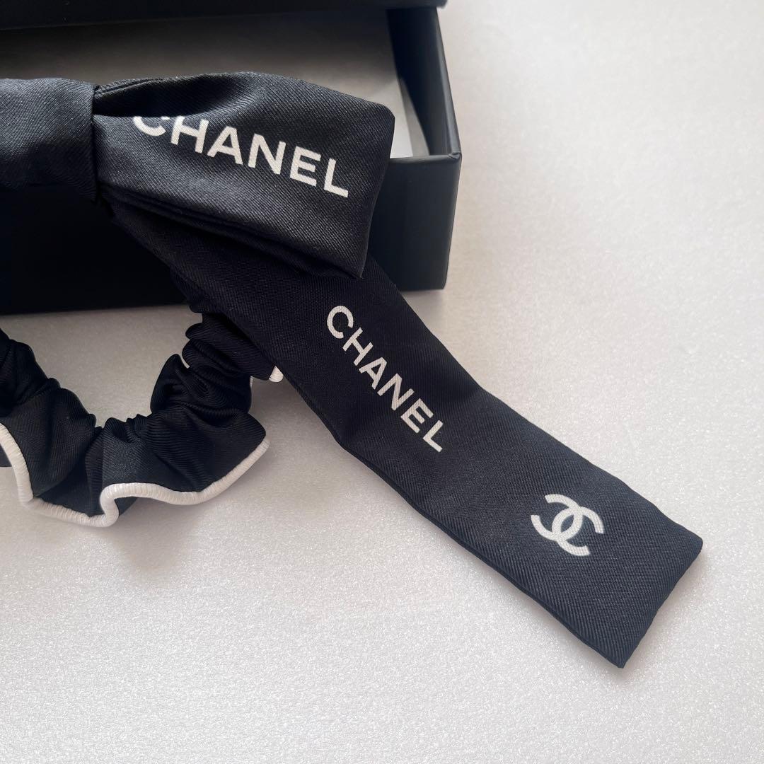 CHANEL 23P ロゴ ココマーク リボン シュシュ ブラック × ホワイト