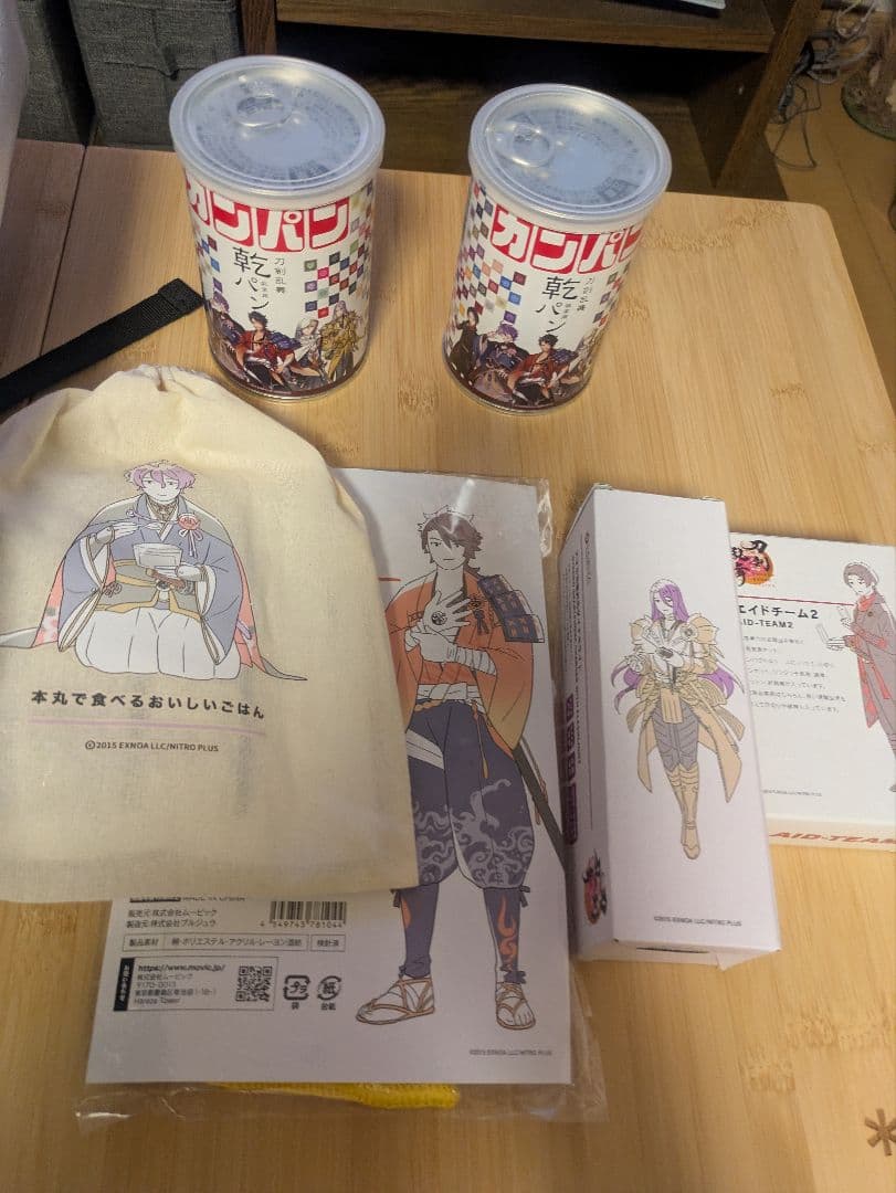 刀剣乱舞ONLINE 始まりの防災セットエイドチーム2、スマホ充電対応ライト等