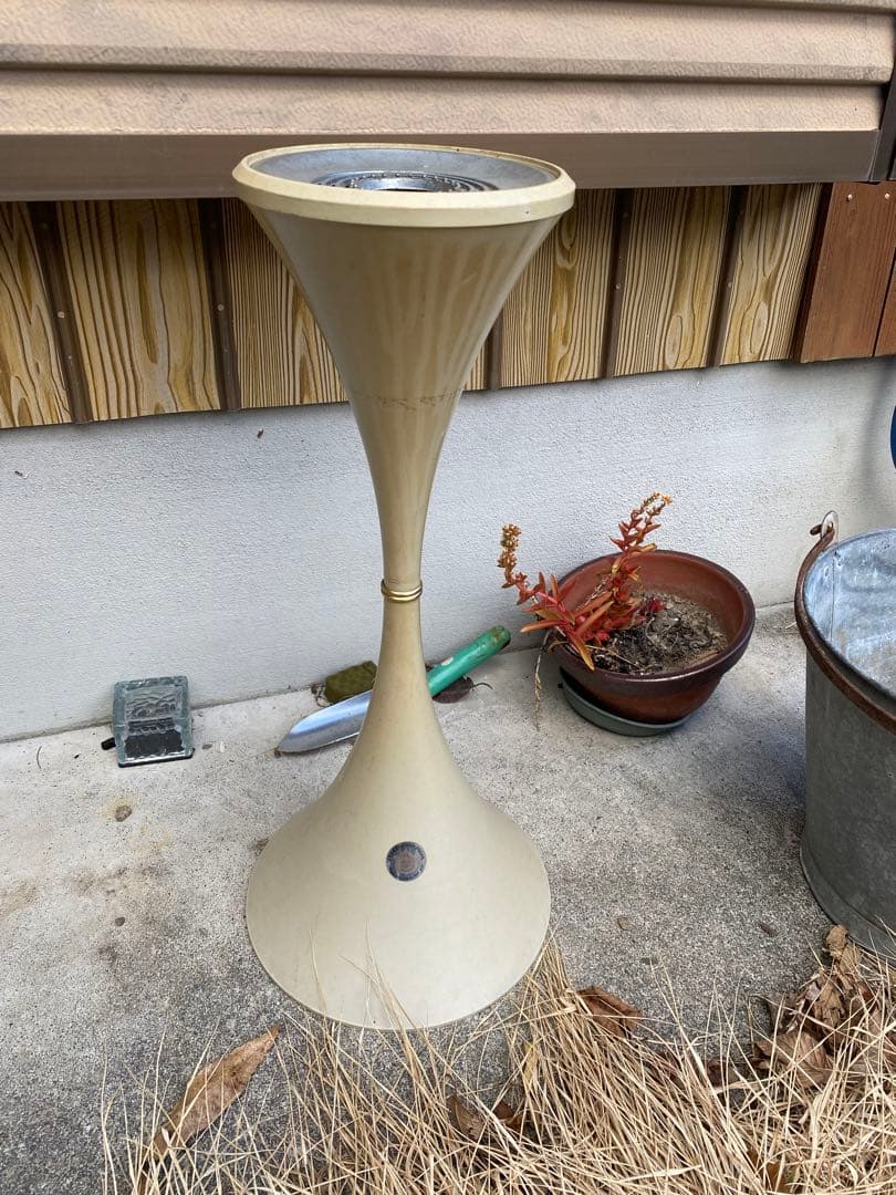 昭和レトロ　ミッドセンチュリー　ビンテージ　スタンド灰皿　ホワイト　近未来