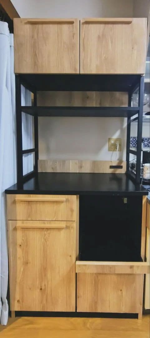 ナチュラルウッドとブラックのレンジボード