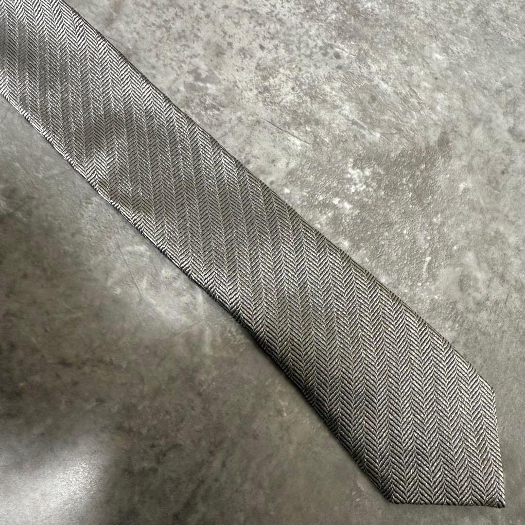 【のん】FENDIフェンディ ネクタイ シルバー 光沢 ストライプ 結婚式