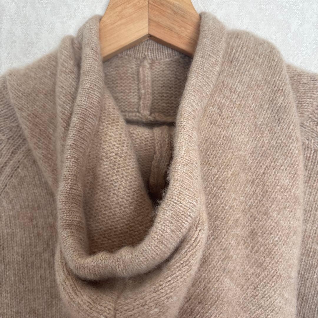 クラネ*フード付きベージュニットセーター