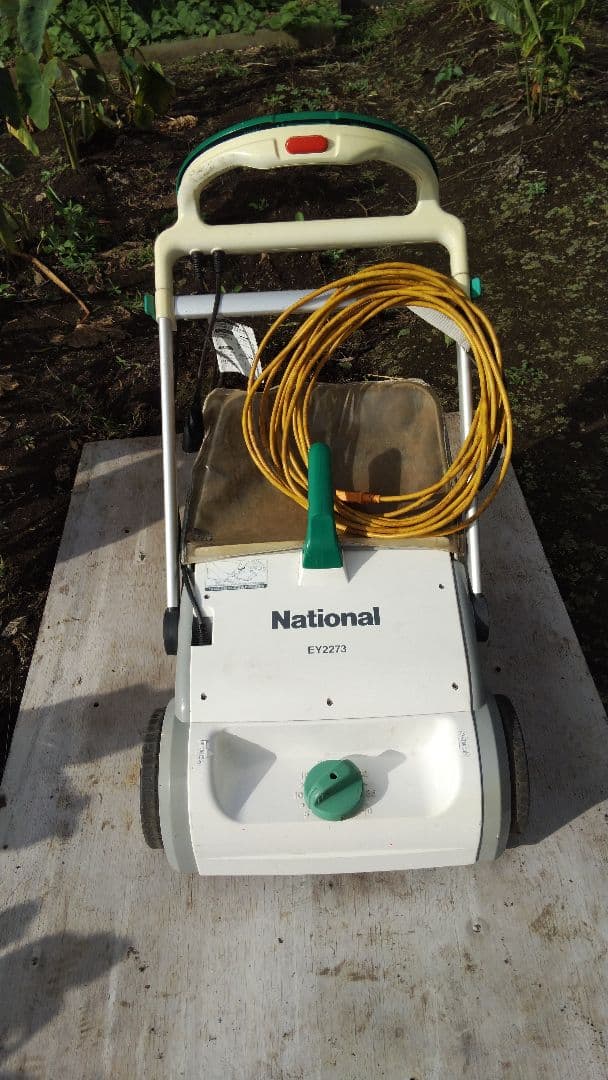 引取り限定　ナショナル芝刈り機ＥY2273