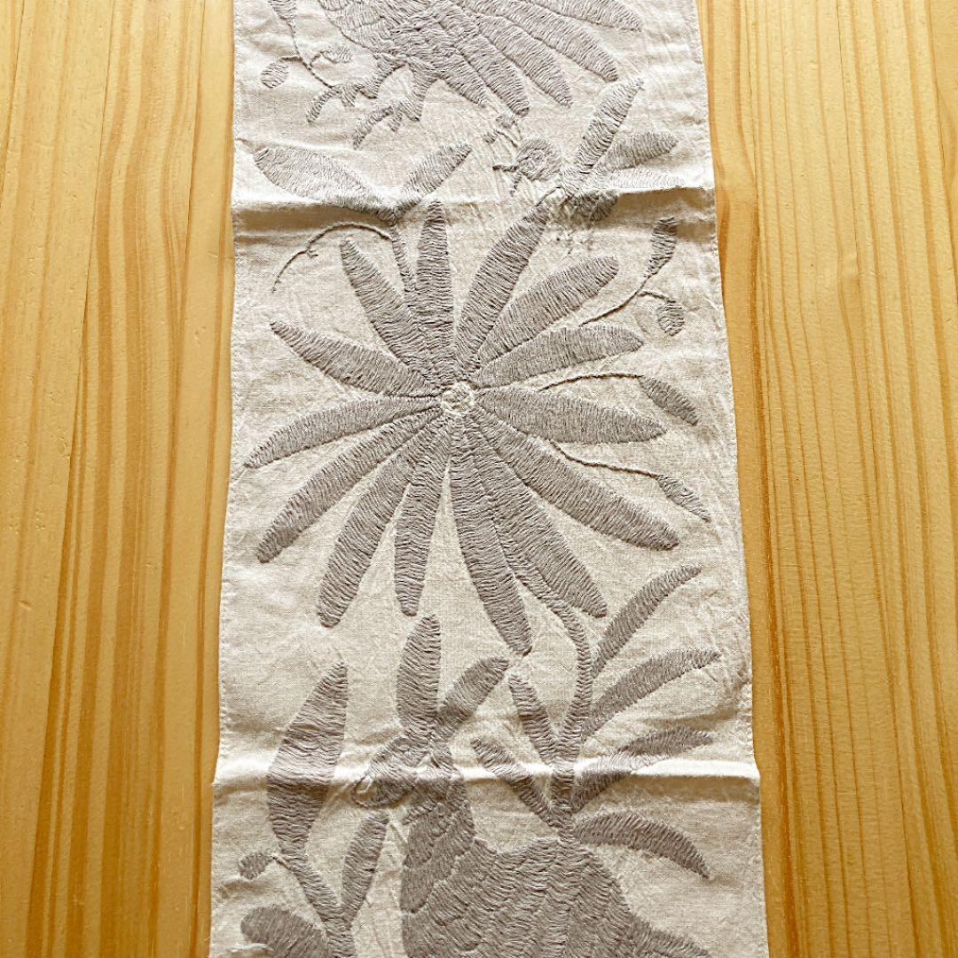 新品＊テーブルランナー＊グレー系＊オトミ刺繍＊メキシコ雑貨＊キッチン＊インテリア