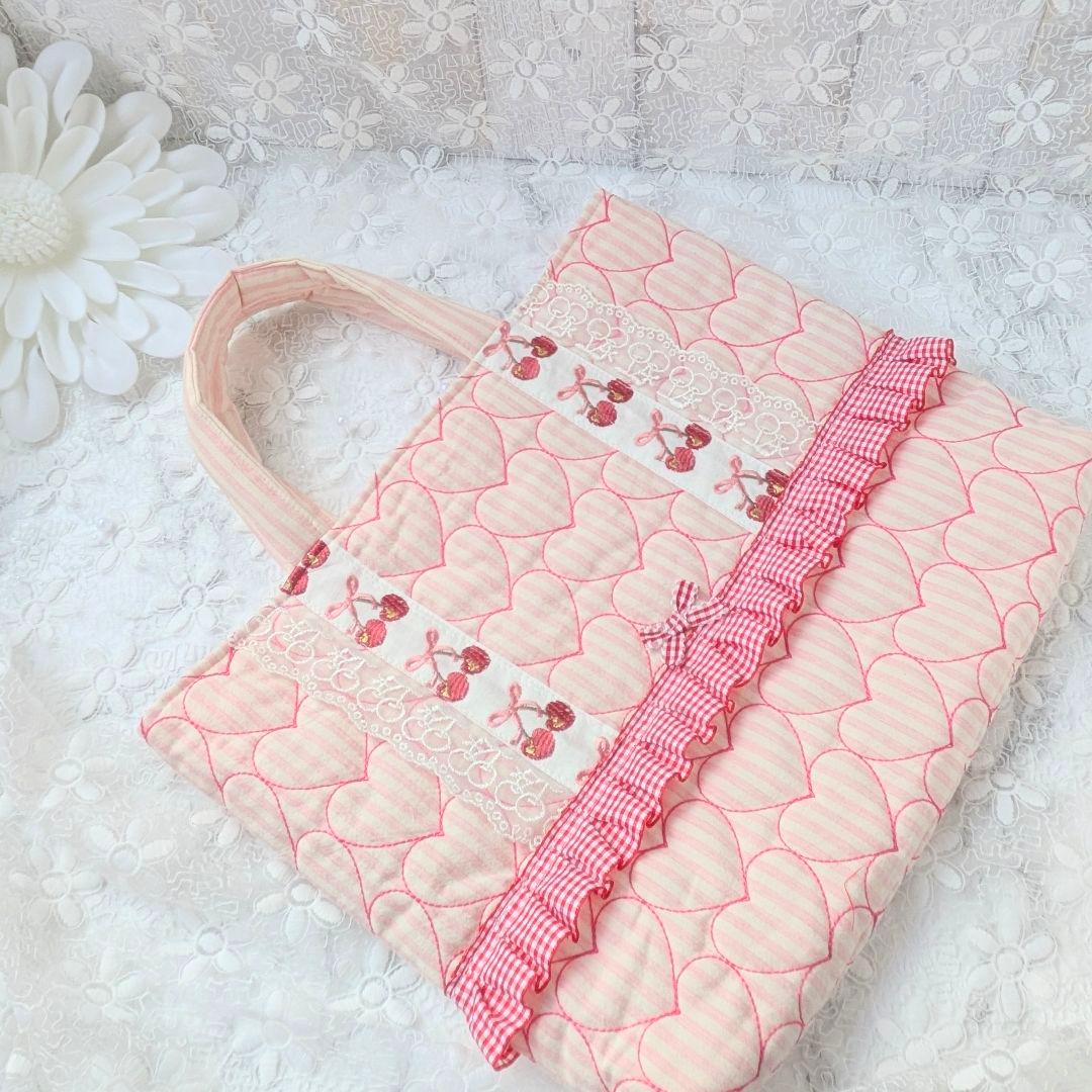 レッスンバッグ　手提げ　ハート刺繍キルト　さくらんぼ刺繍リボン　ホワイト
