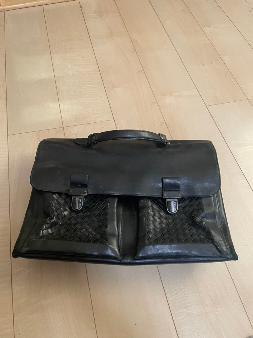 良品⭐︎正規品⭐︎ボッテガ ヴェネタ 黒色 ビジネスバック　激安！定価の９割引き！