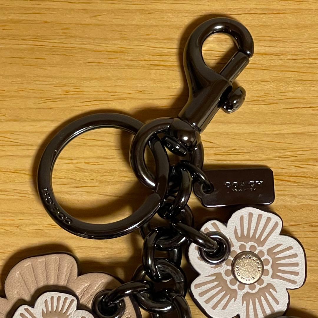 【新品】COACHコーチ ティーローズ フラワー レザーチャーム キーリング 花