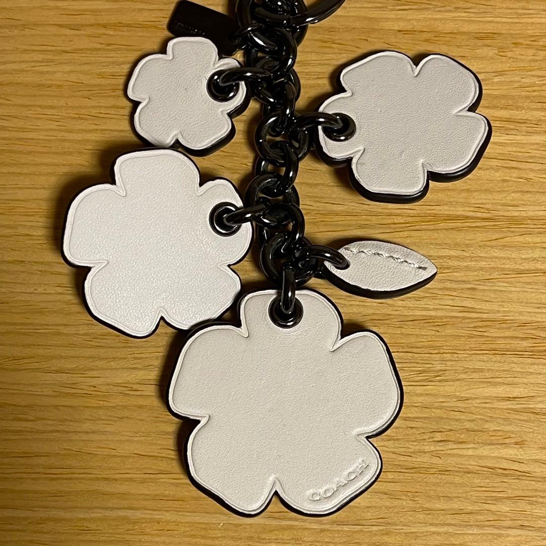 【新品】COACHコーチ ティーローズ フラワー レザーチャーム キーリング 花